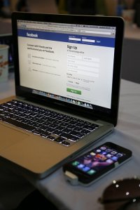facebook na laptopie